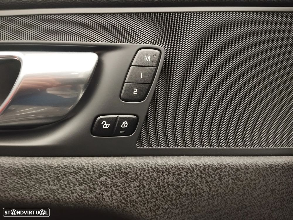 Volvo XC 60 2.0 B4 R-Design - 21