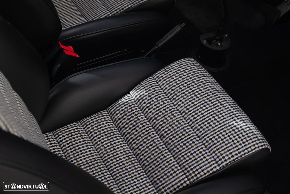 Porsche 911 Série G - 22