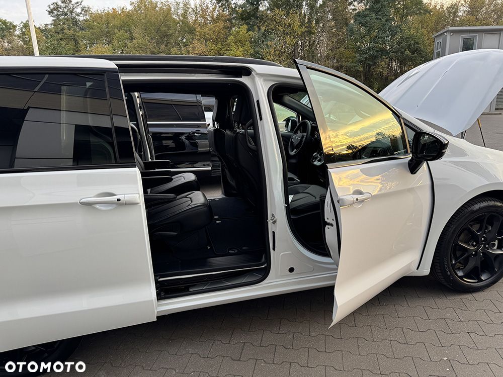 Chrysler Pacifica - 14