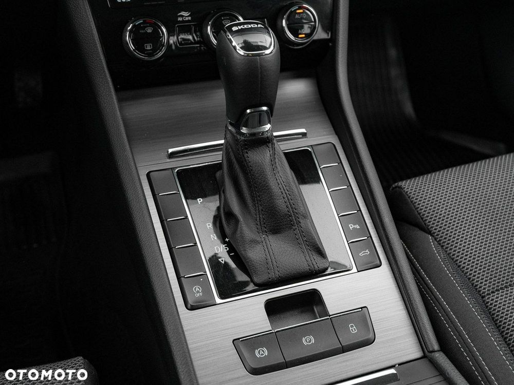 Skoda Superb 2.0 TDI SCR Style DSG - 19