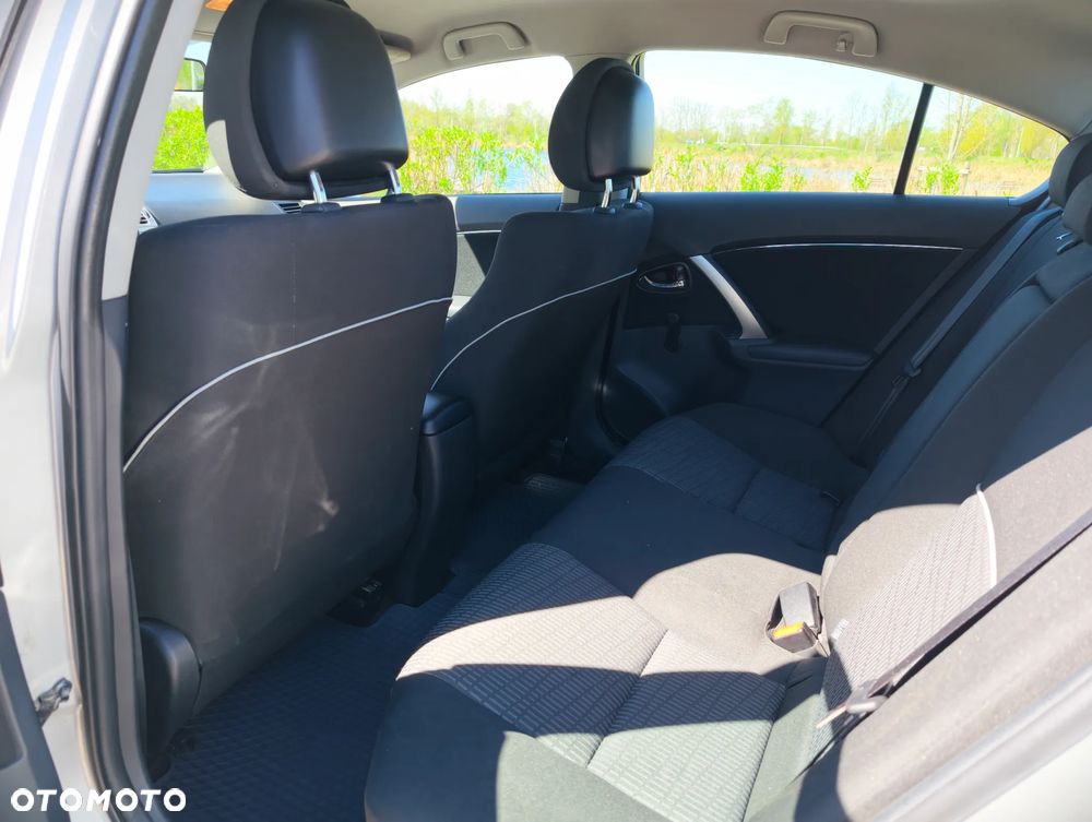 Toyota Avensis 1.8 Active MS - 12