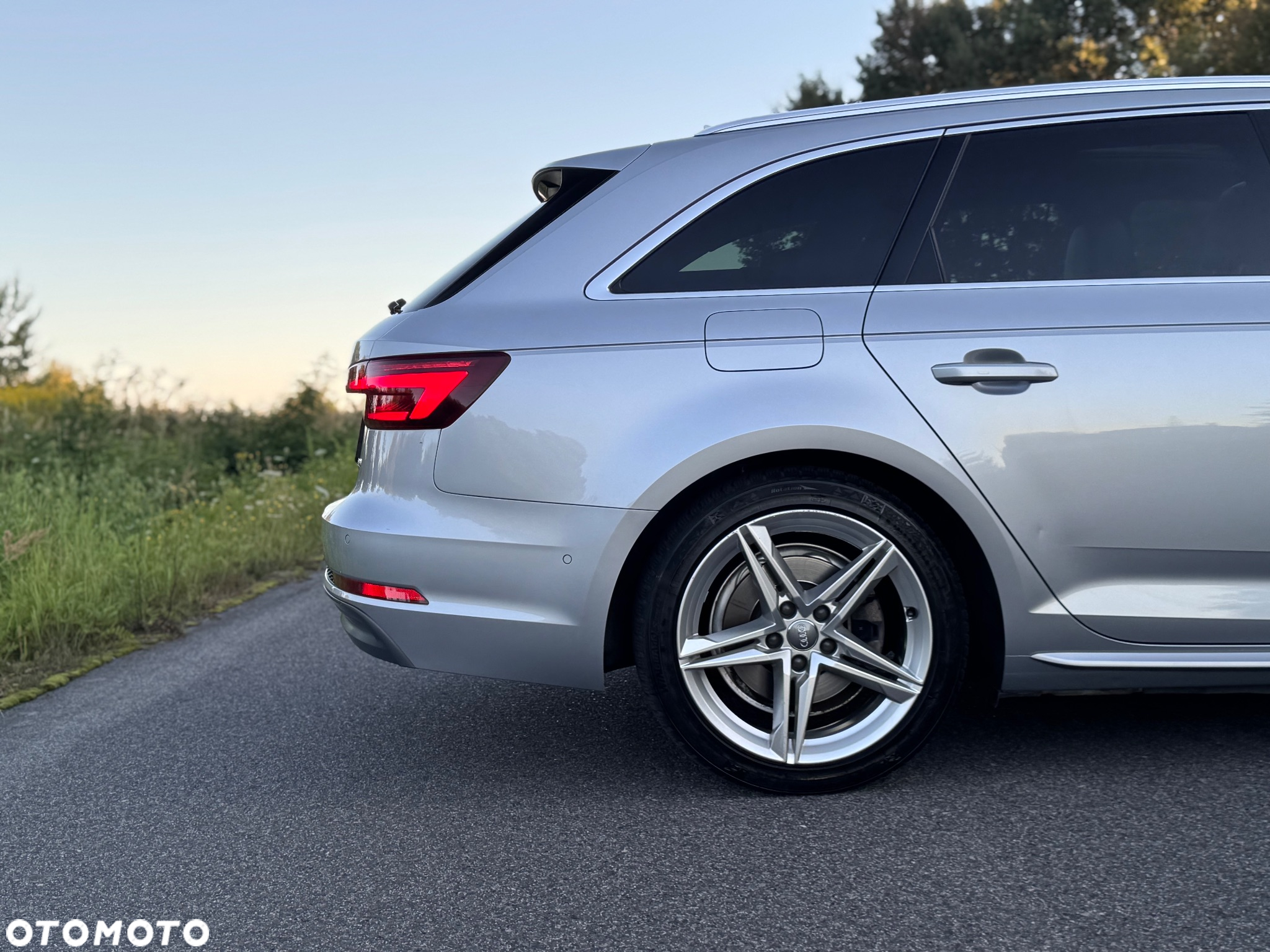 Audi A4 Avant 40 TDI quattro S tronic S line - 25