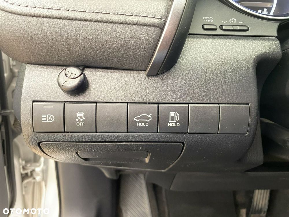 Toyota Camry - 27