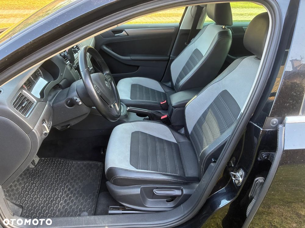 Volkswagen Jetta 1.6 TDI Highline - 5