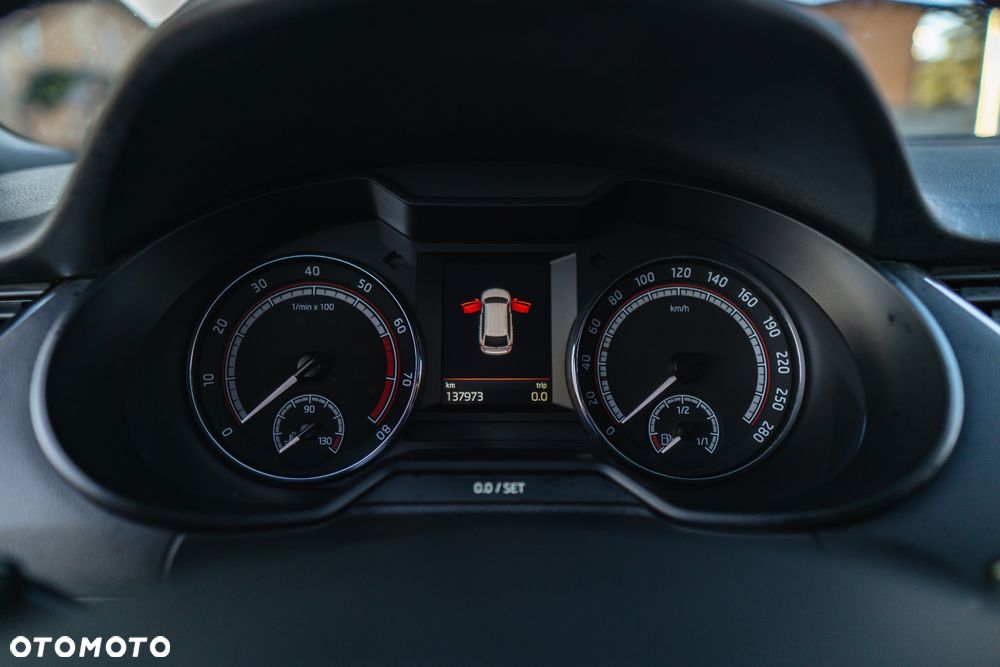 Skoda Octavia 2.0 TSI RS - 29