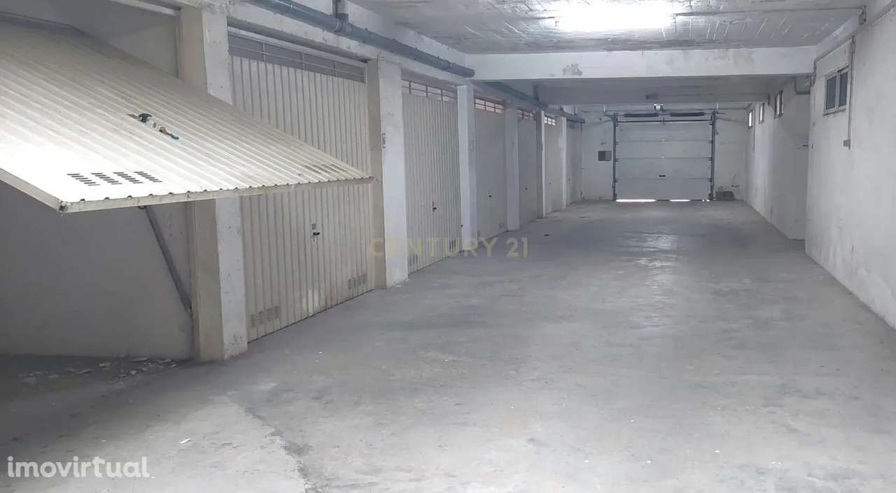 Garagem em zona central, Ericeira - Mafra - Grande imagem: 4/10
