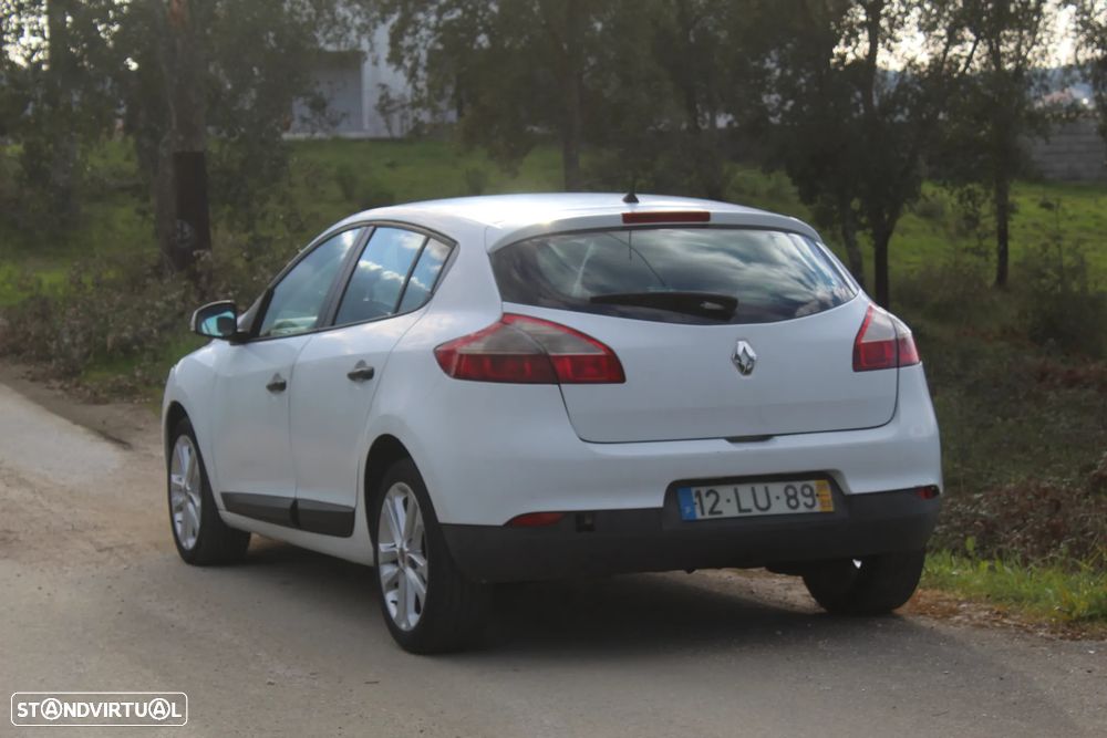 Renault Mégane 1.5 dCi Emotion - 4