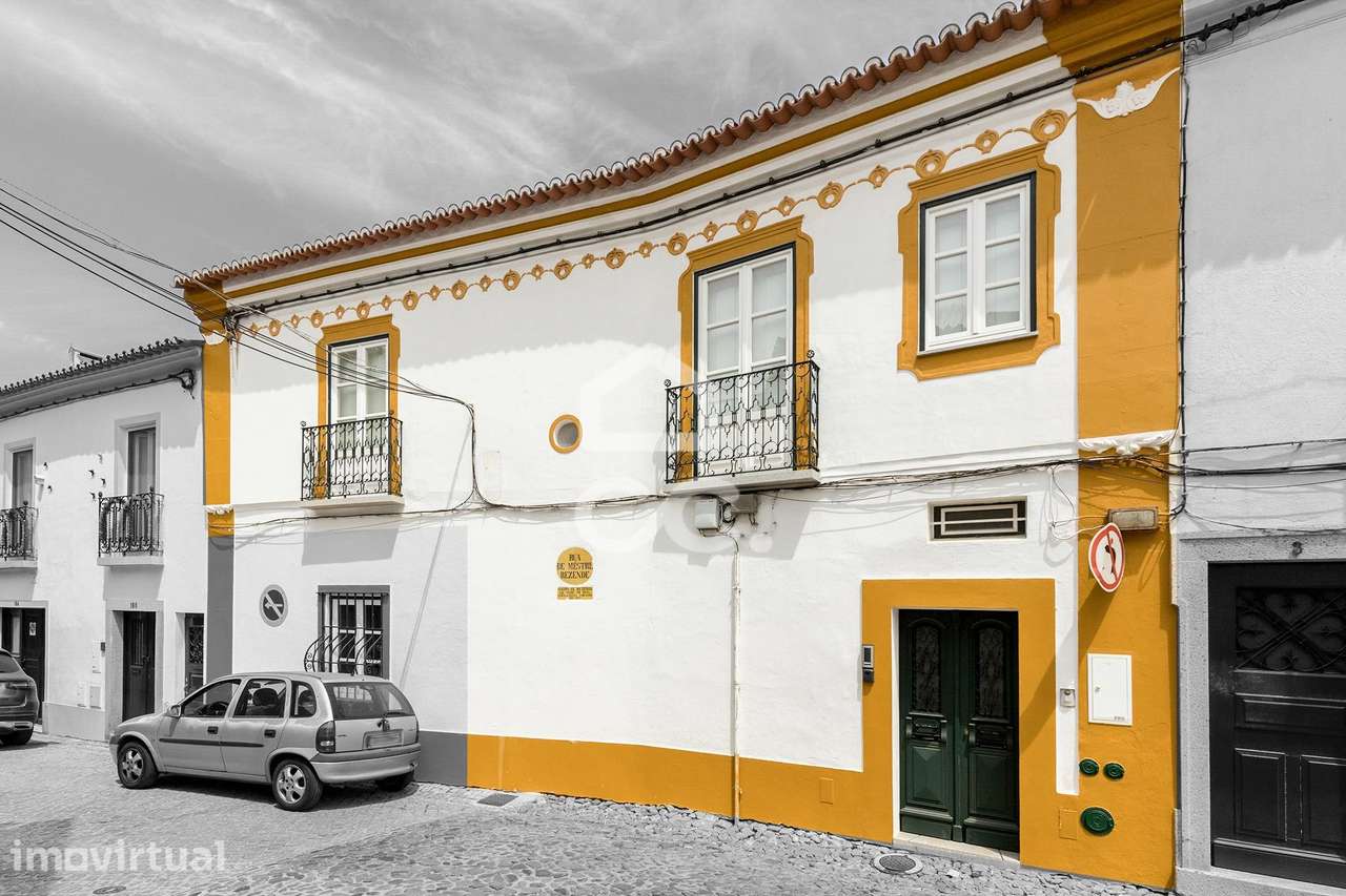 Moradia T3 Bifamiliar de 1º Andar c/ Terraço Totalmente Renovada no Ce - Grande imagem: 2/46