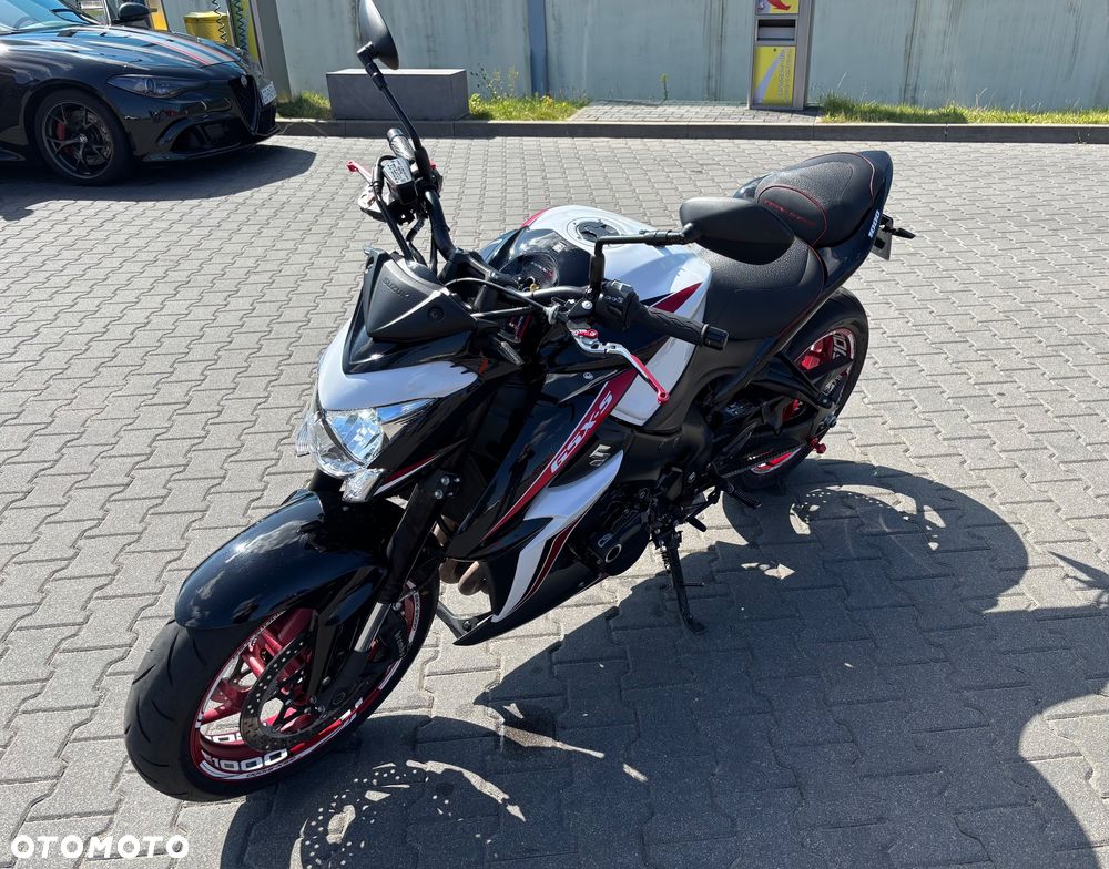 Suzuki GSX - 6