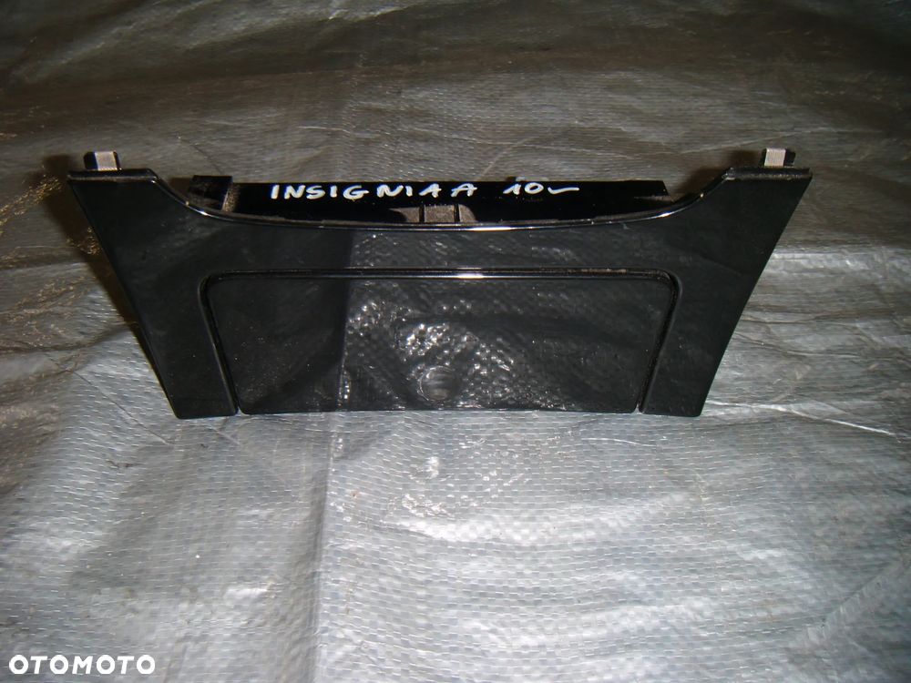 opel insignia a 10r popielniczka w tunel - 1