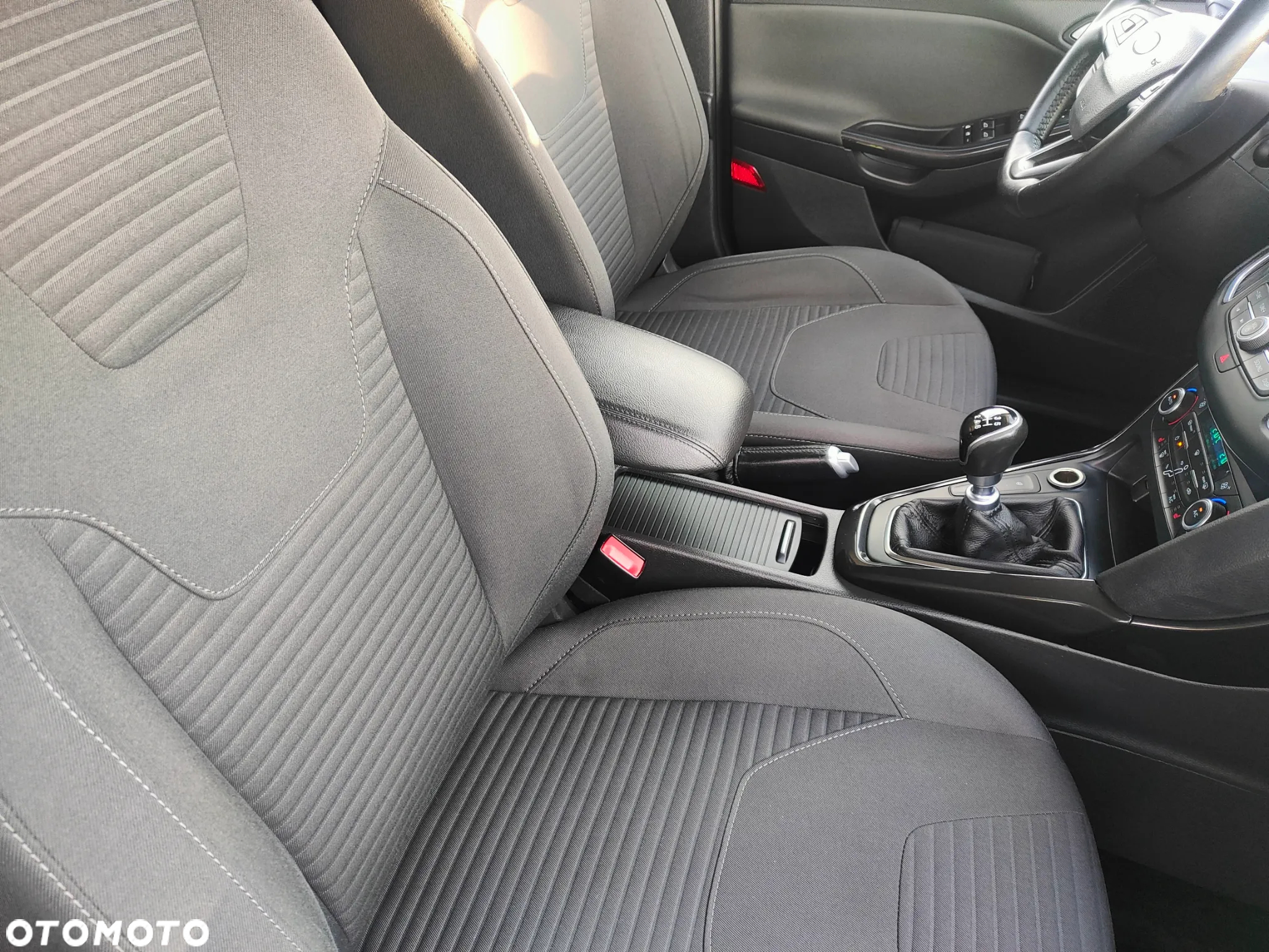 Ford Focus 1.5 EcoBlue Start-Stopp-System TITANIUM DESIGN - 15