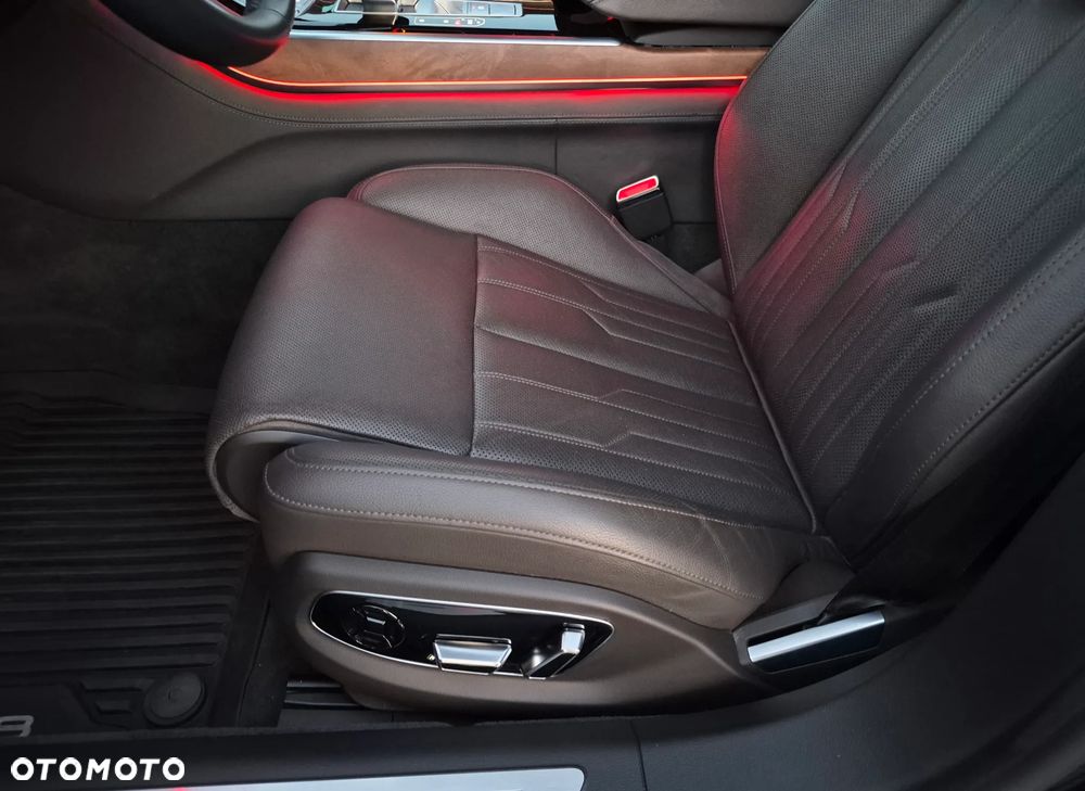 Audi A8 L 55 TFSI quattro tiptronic - 11