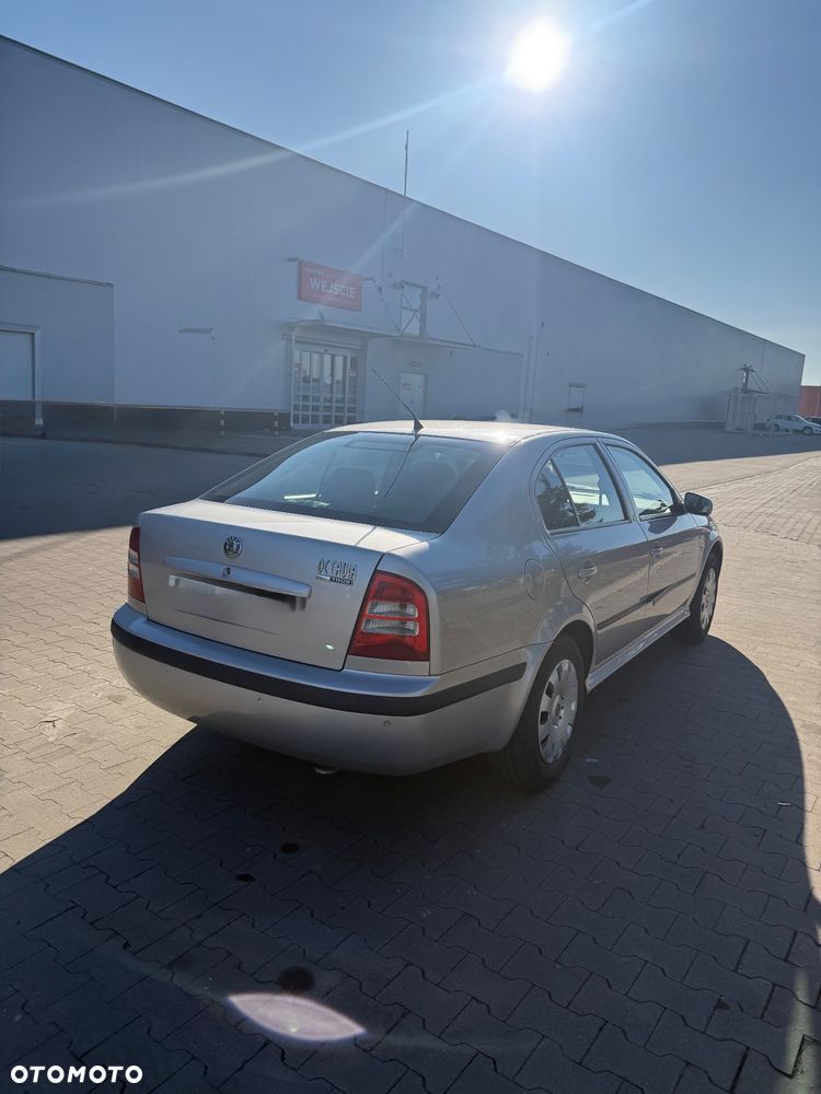 Skoda Octavia 1.6 Tour - 2
