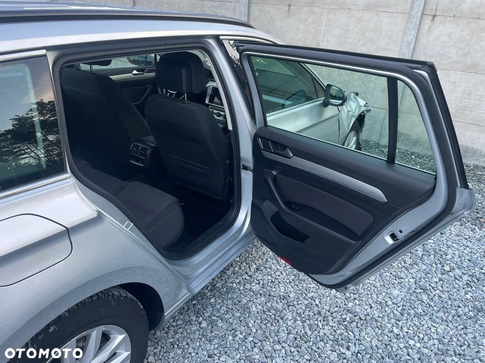 Volkswagen Passat 2.0 TDI SCR DSG Comfortline - 18