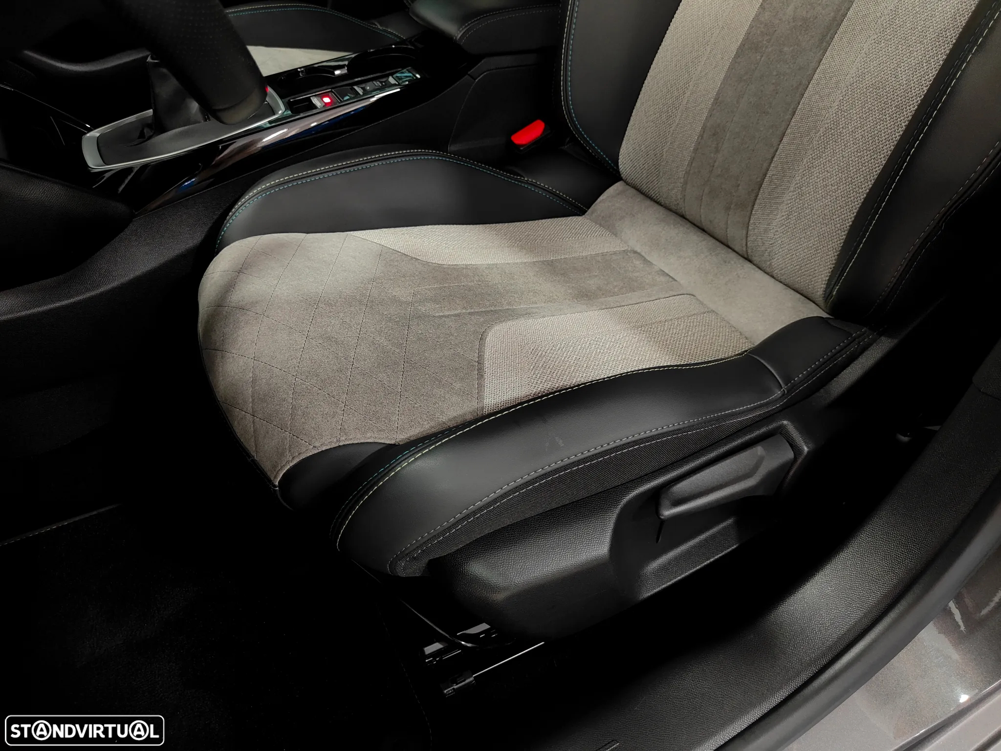 Peugeot 208 1.2 PureTech GT Line - 32