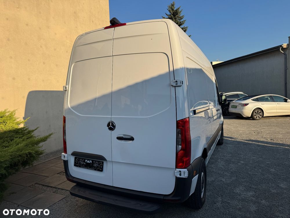 Mercedes-Benz Sprinter - 4