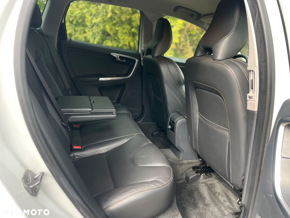 Volvo XC 60 D4 Geartronic Summum - 16