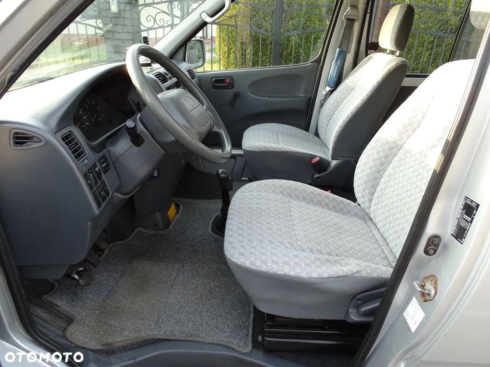 Toyota Hiace D4-D Top - 18