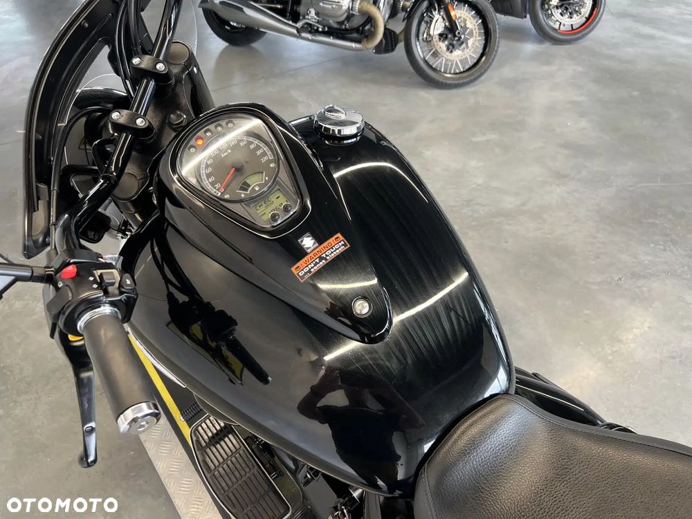 Suzuki Intruder - 21