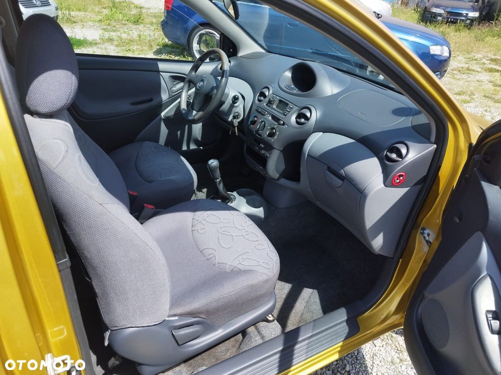 Toyota Yaris - 12