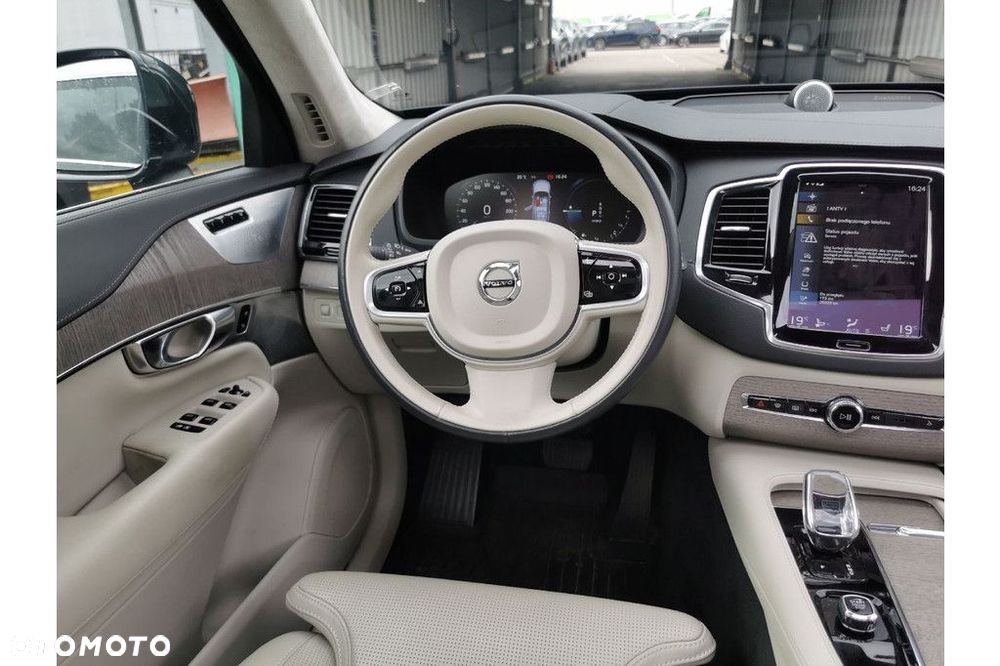 Volvo XC 90 - 8
