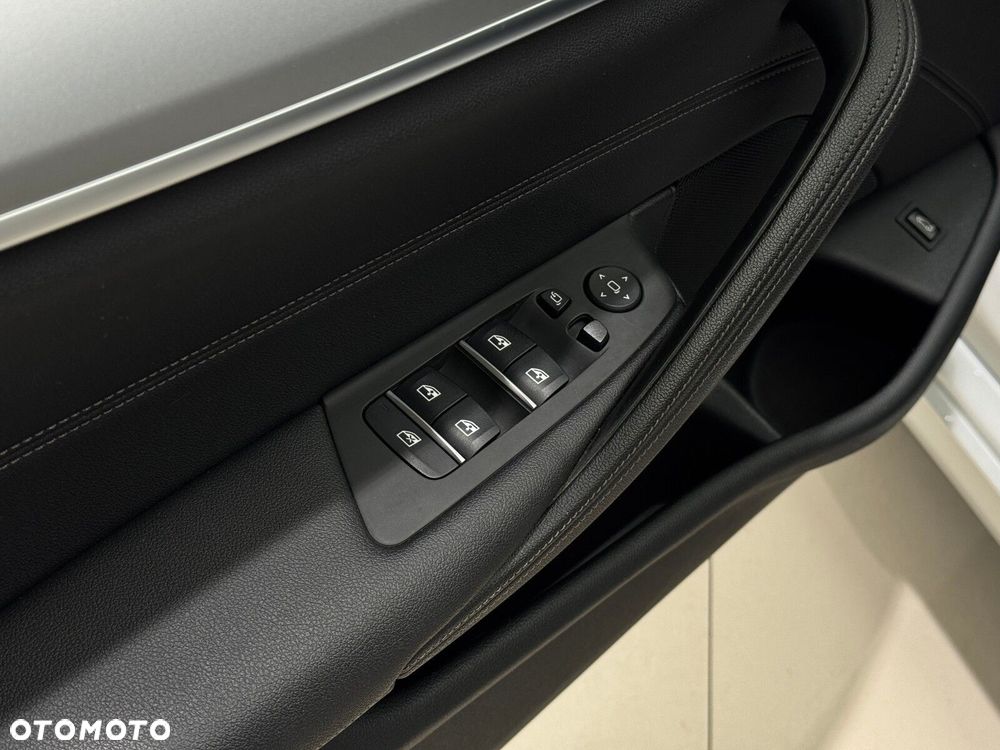 BMW Seria 5 520i - 20