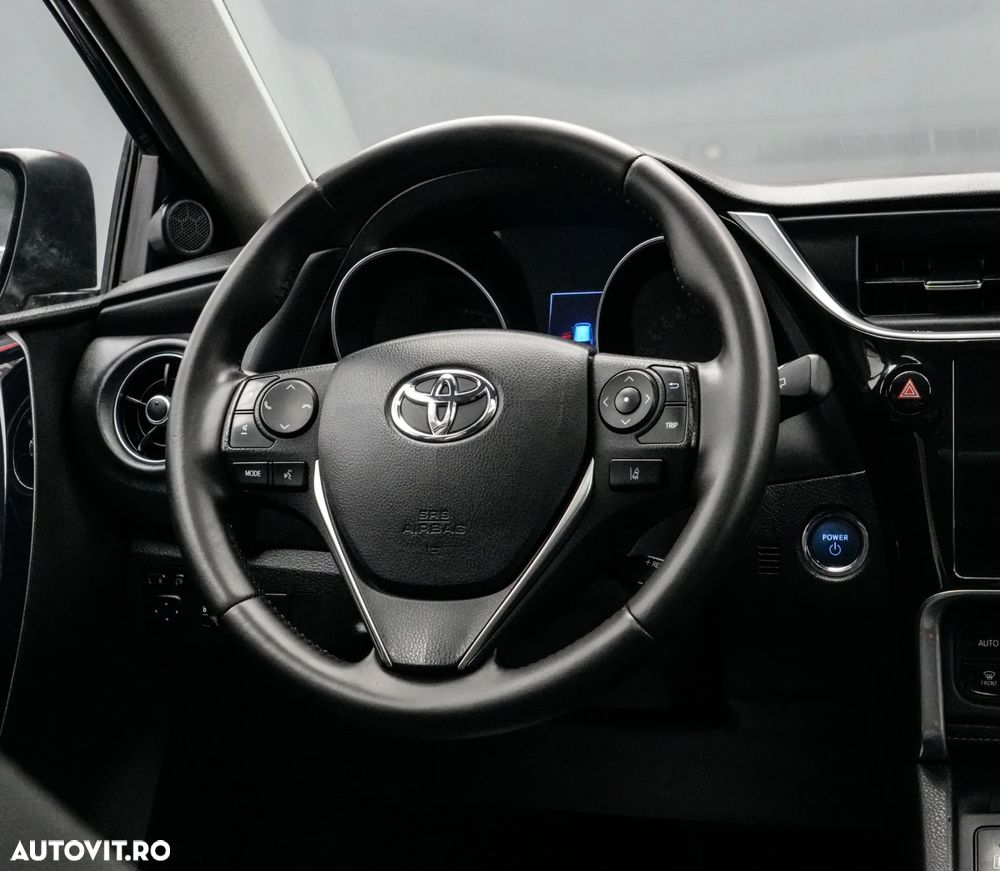 Toyota Auris 1.8 L VVT-i Sol + - 18