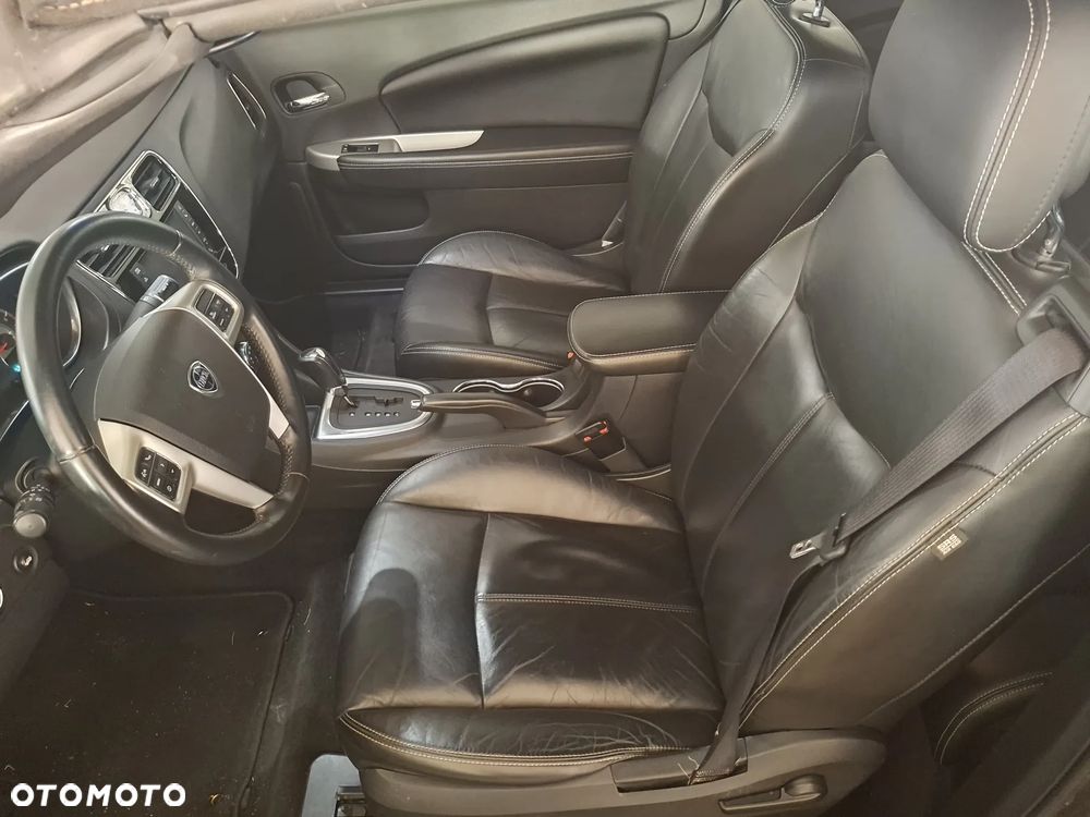 Chrysler 200 - 10
