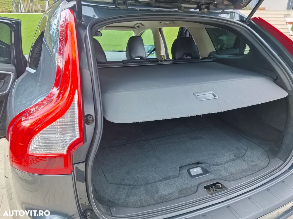 Volvo XC 60 D5 AWD Summum - 11