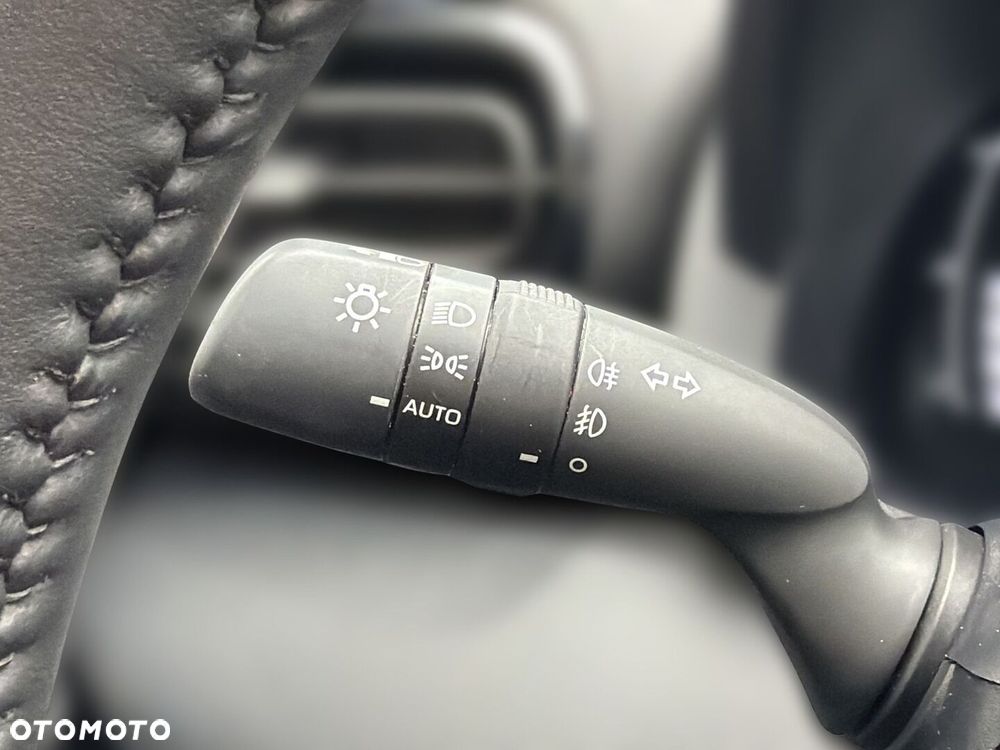 Toyota Yaris Hybrid 1.5 Style - 13