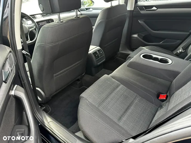 Volkswagen Passat - 22