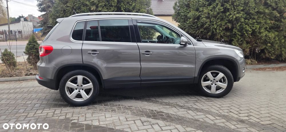 Volkswagen Tiguan 2.0 TDI DPF BlueMotion Technology Exclusive - 17