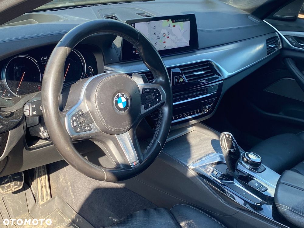 BMW Seria 5 M550i xDrive sport - 16