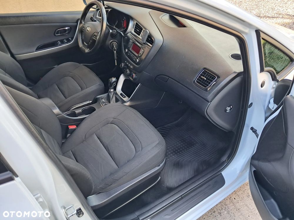 Kia Ceed - 14