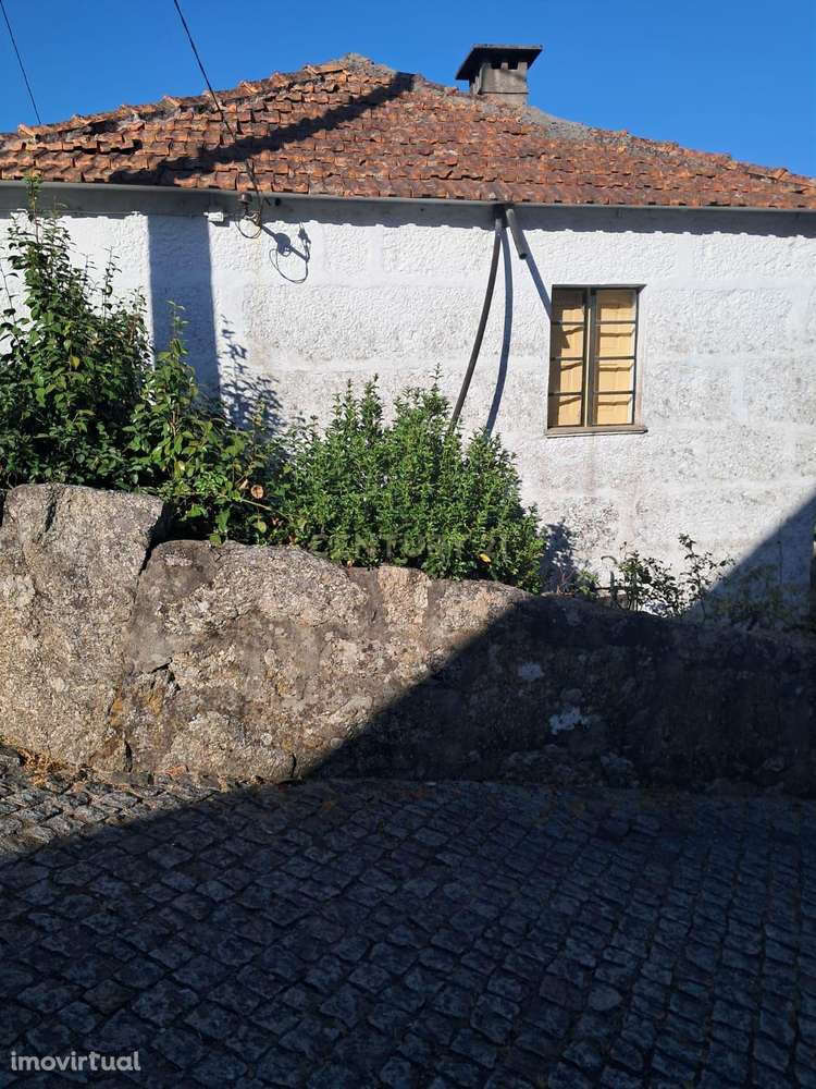 Moradia para recuperação - Centro de Vila Meã - Grande imagem: 3/9