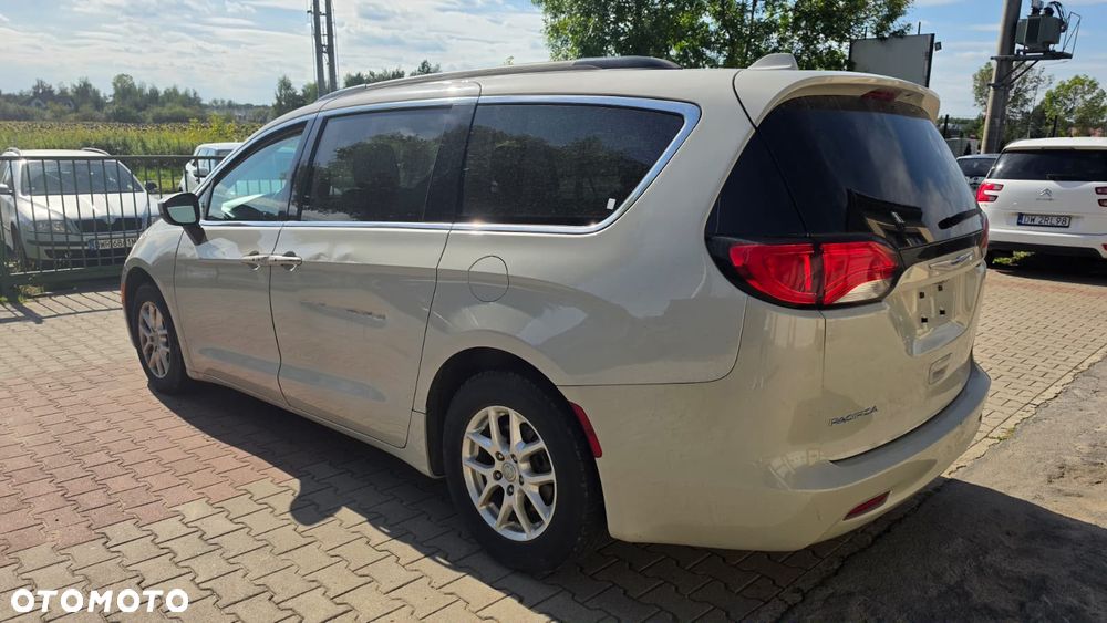 Chrysler Pacifica - 6