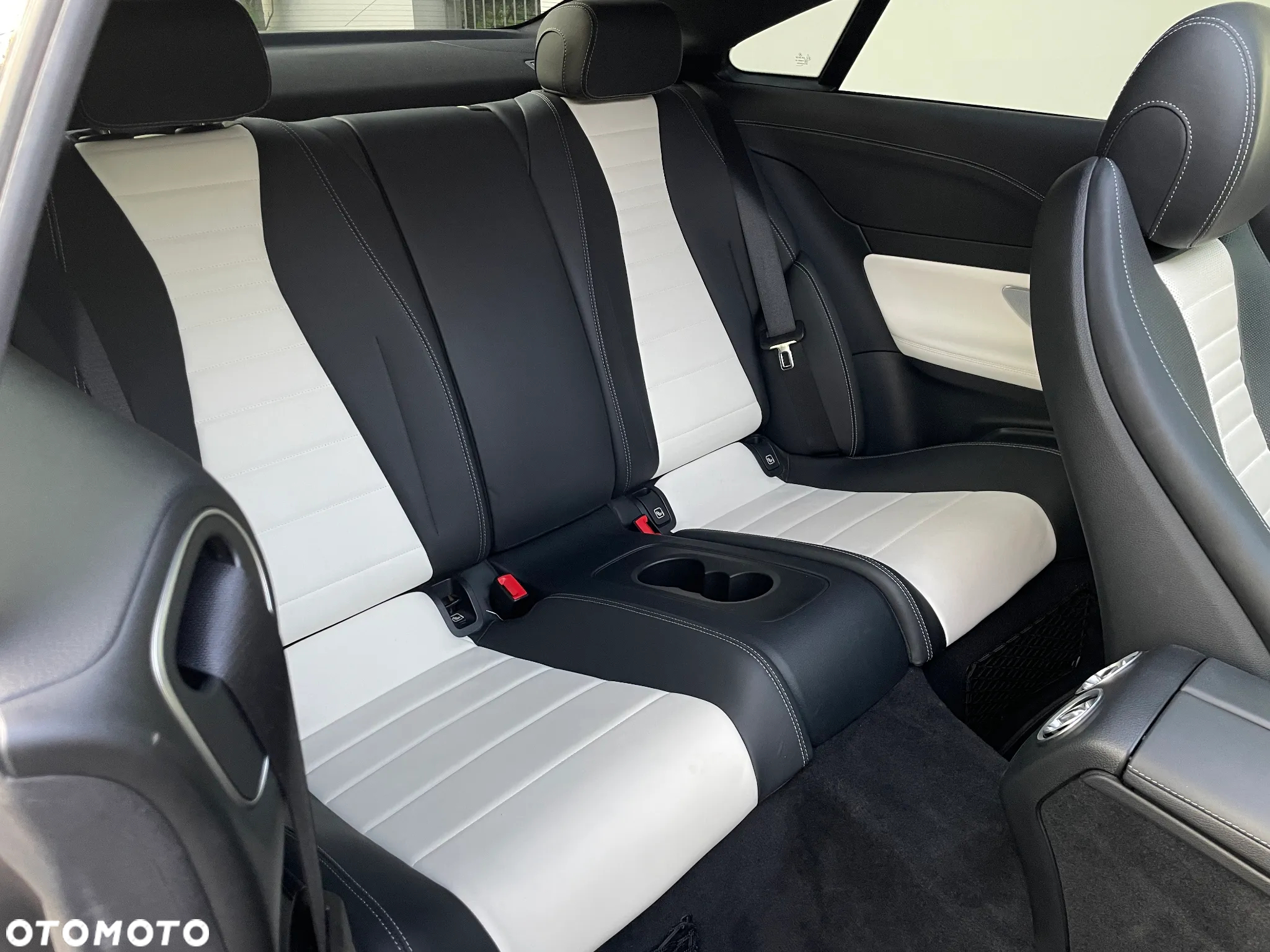 Mercedes-Benz Klasa E 300 Coupe 9G-TRONIC - 24