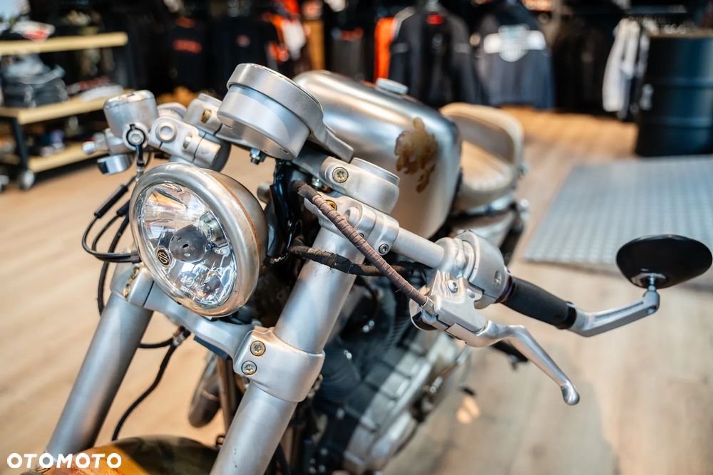 Harley-Davidson Sportster Roadster 1200R - 5