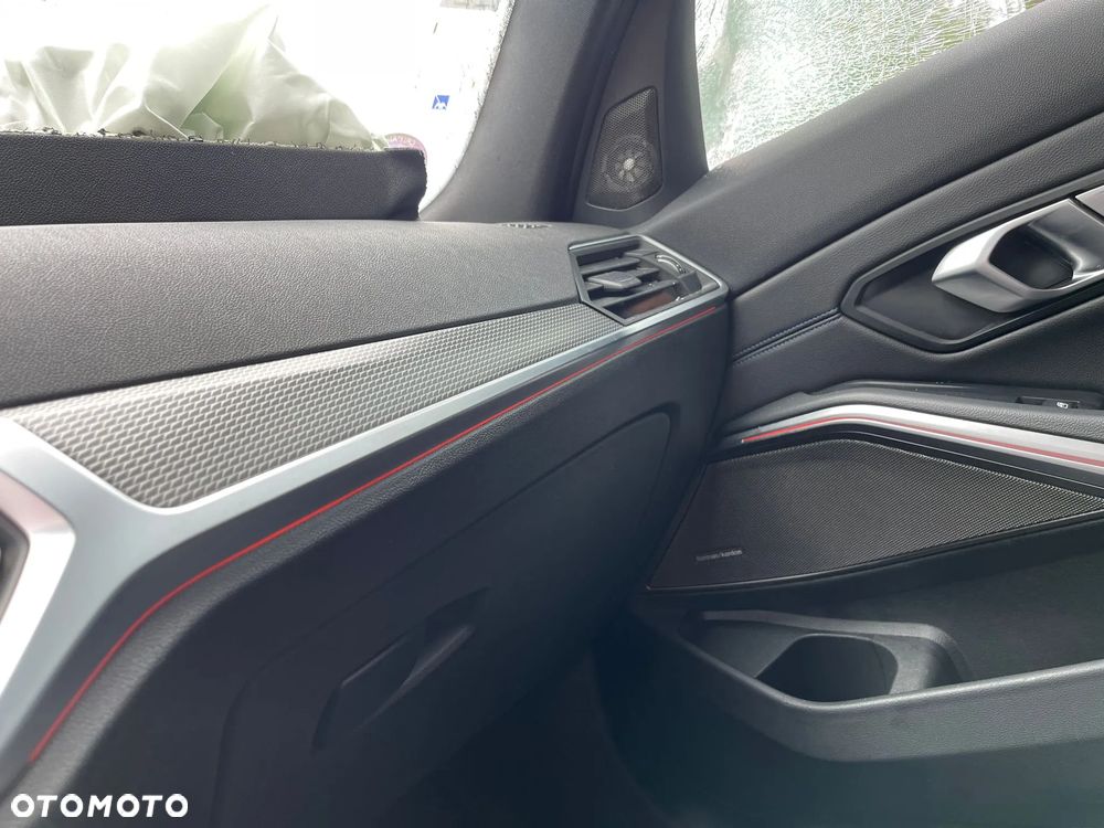 BMW Seria 3 330e M Sport sport - 17