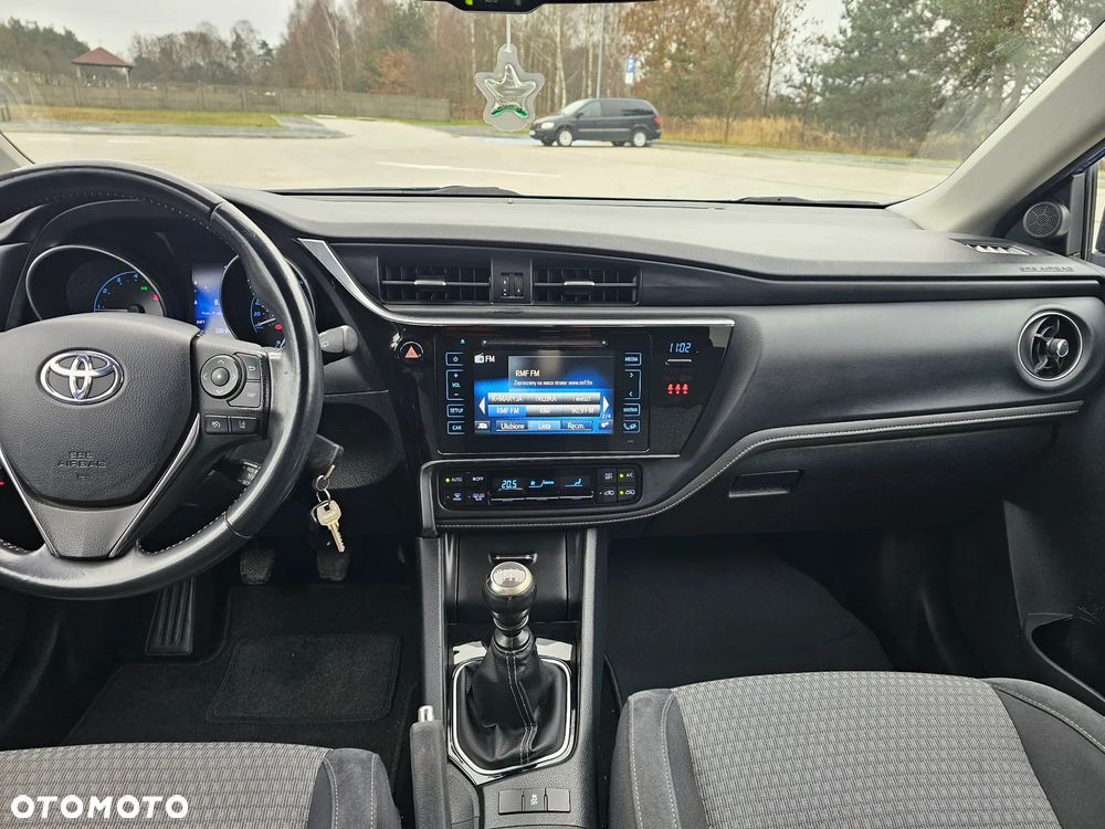 Toyota Auris 1.6 Selection - 17
