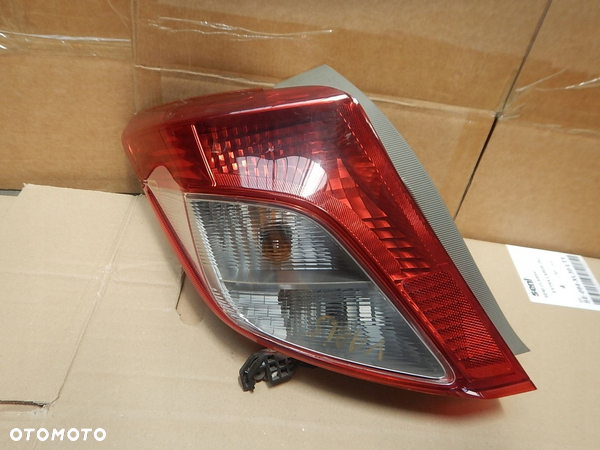 LAMPA TYŁ TYLNA LEWA TOYOTA YARIS 3 III EU