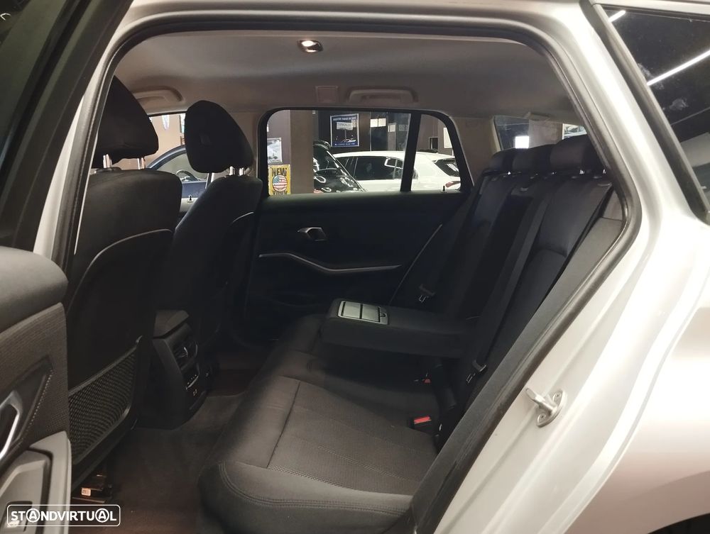 BMW 330 e Auto - 16