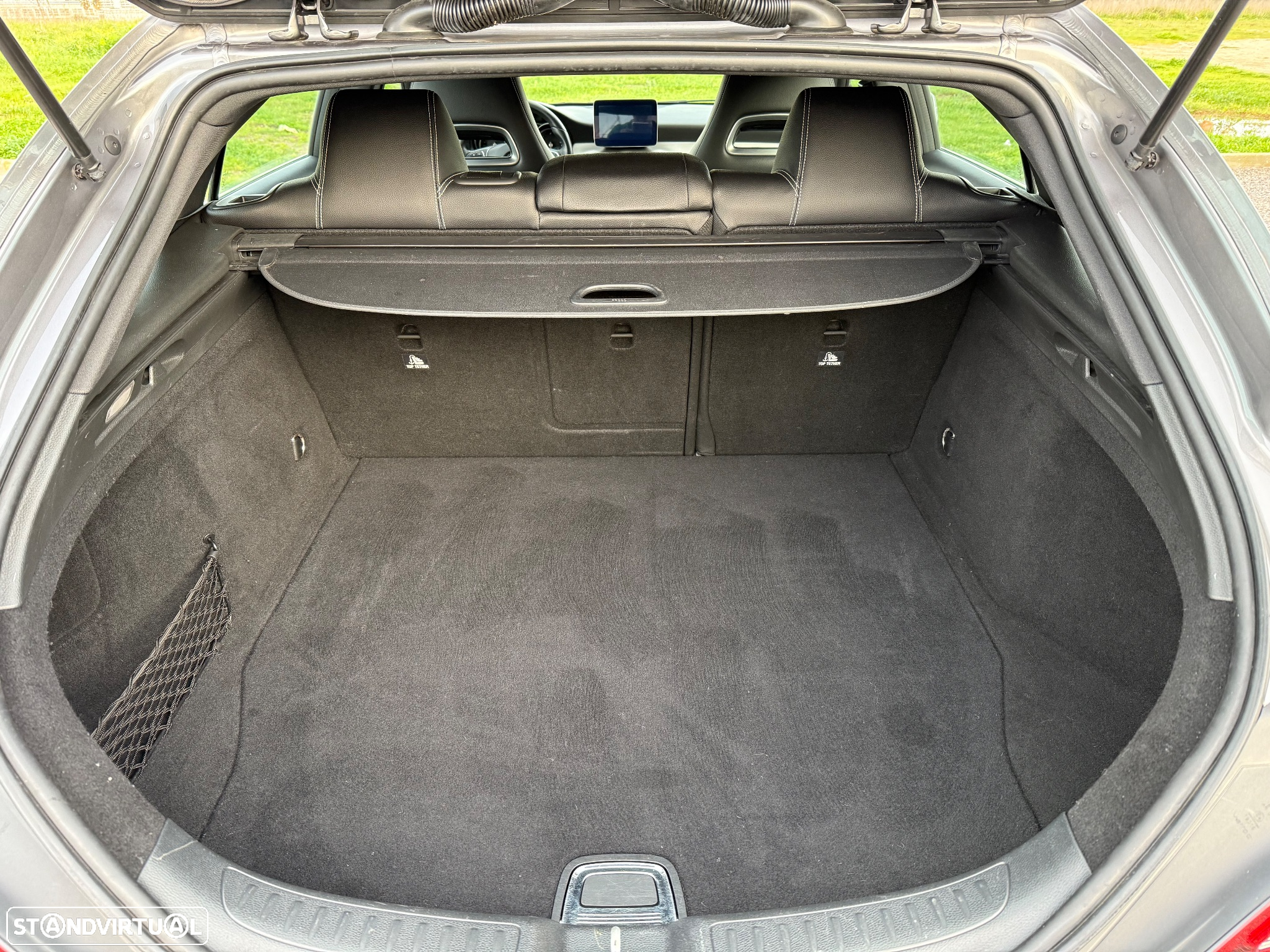 Mercedes-Benz CLA 180 d Shooting Brake - 10