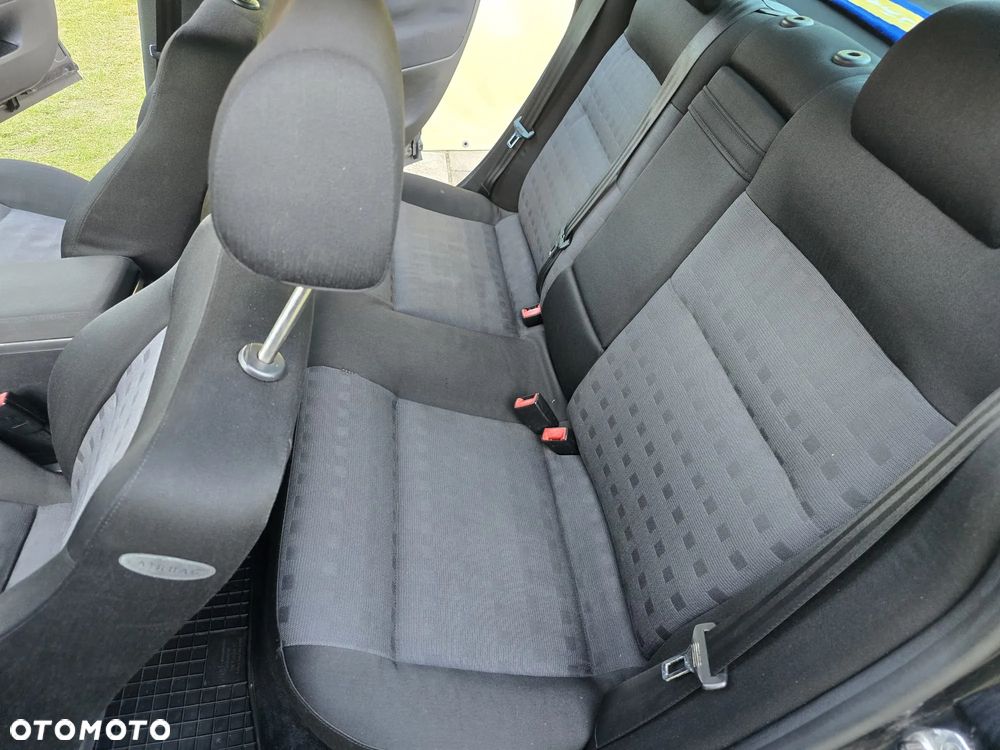 Volkswagen Passat 1.9 TDI Highline - 8