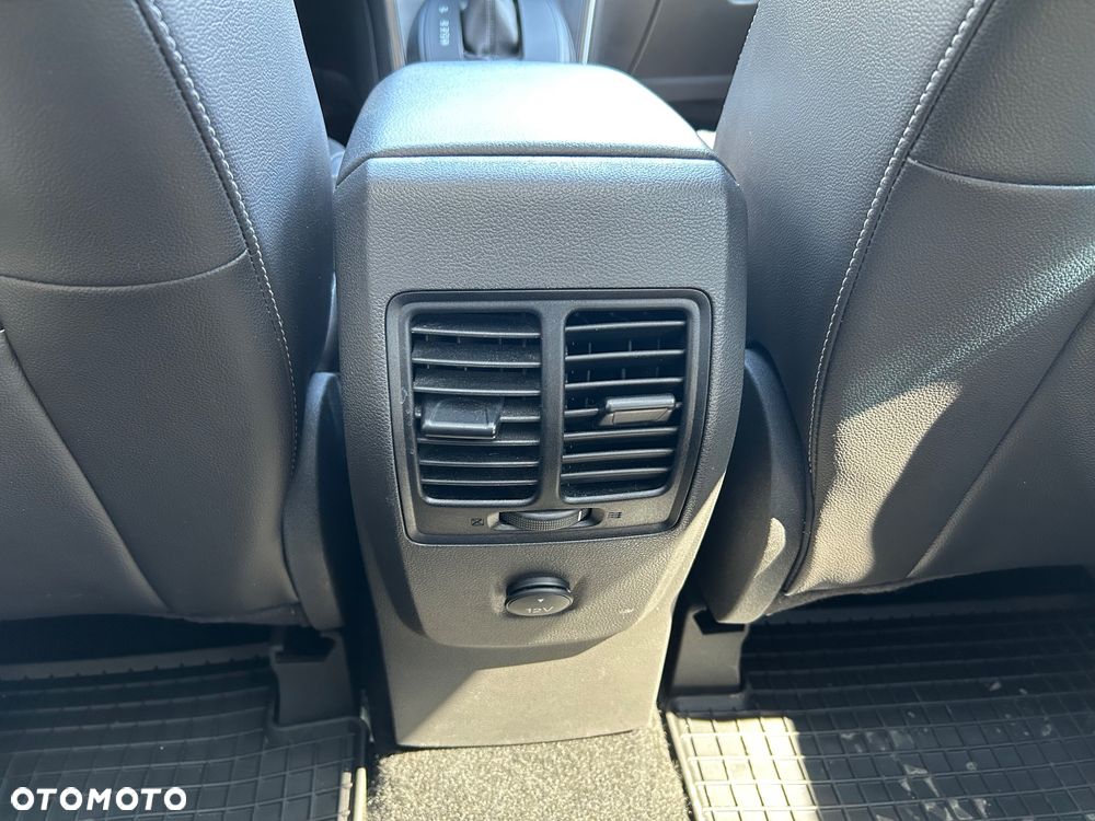 Ford Kuga - 24