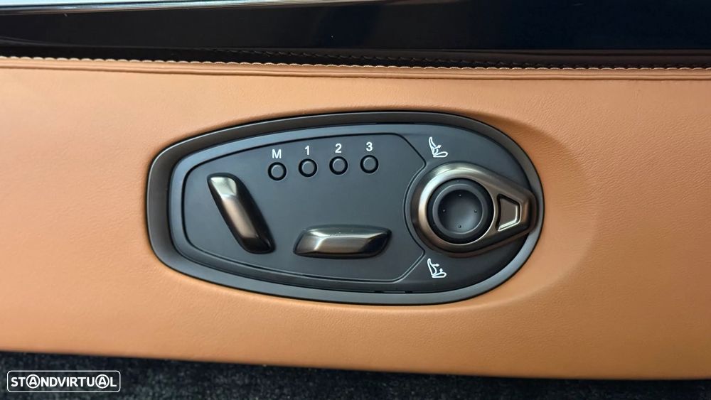 Aston Martin Vanquish V12 - 42