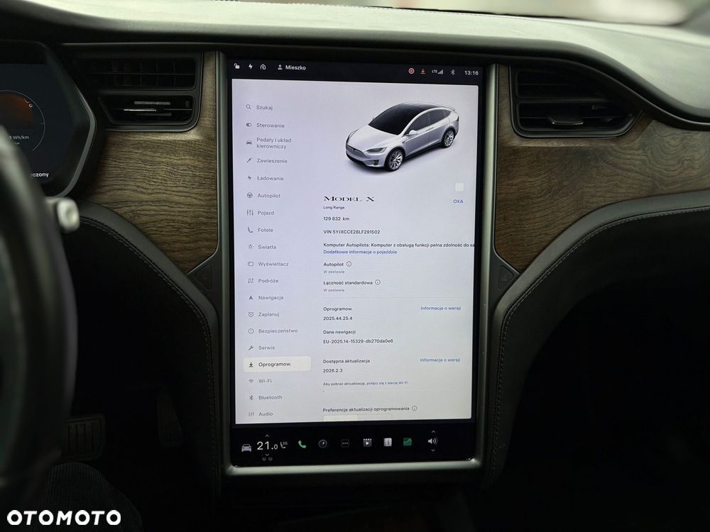 Tesla Model X - 22
