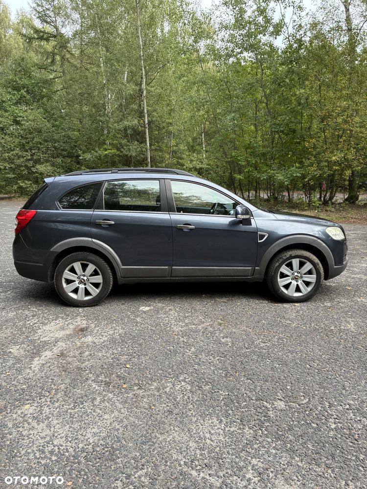 Chevrolet Captiva 2.0 d LT medium - 4