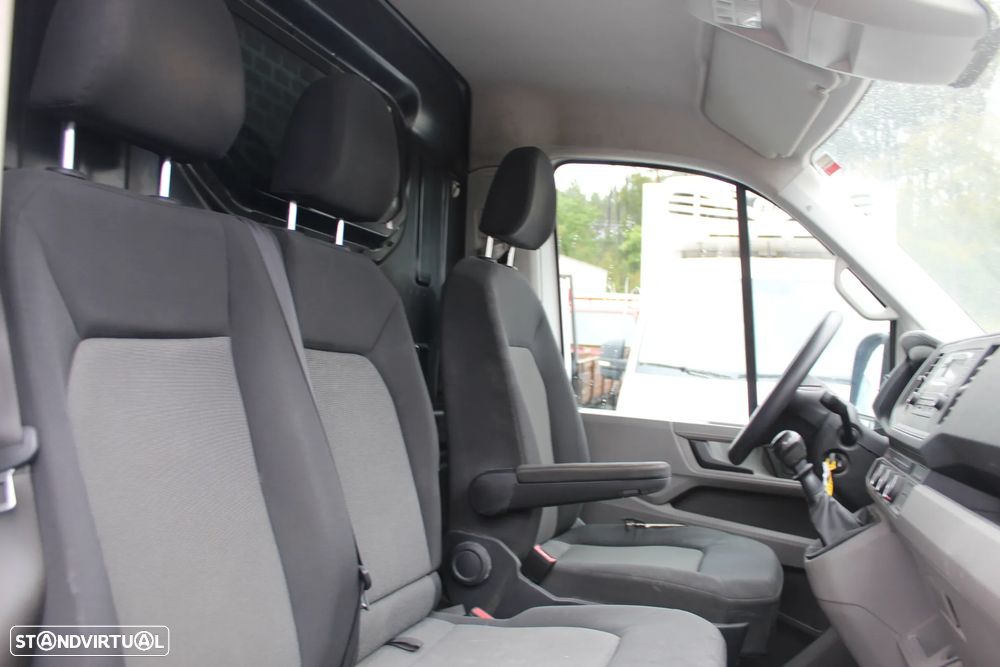 VW CRAFTER 2.0 TDi T.Médio - 9