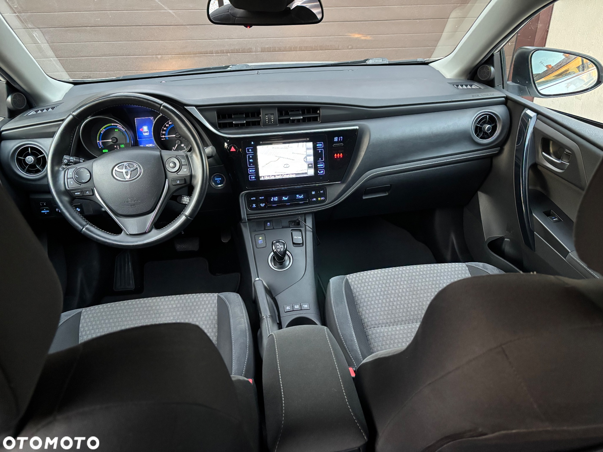 Toyota Auris Hybrid 135 Selection - 14